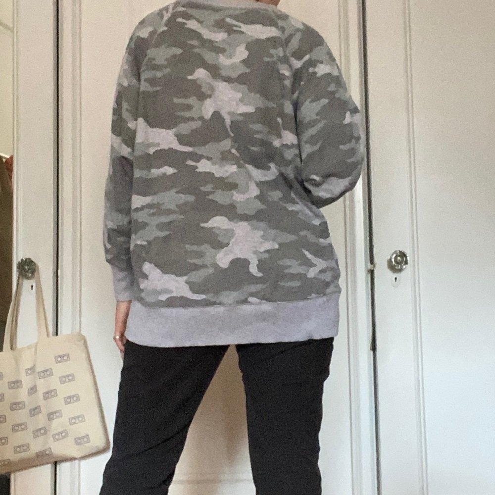 Comfy Oversized Aerie Camo Crewneck Sweatshirt! - Picture 4 of 6